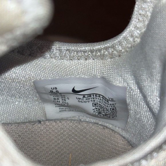 Nike tennis shoes - Picture 3 of 3